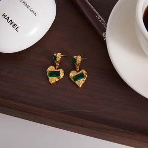 Pendientes con forma de corazón en tono dorado, piedra CZ verde, joyería de moda de acero inoxidable para mujer - Product Image 4