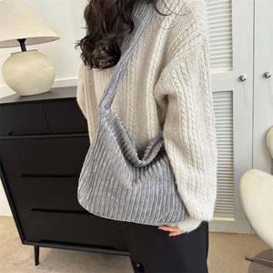 Nuevo bolso de mano personalizado de pana para mujer con forro de poliéster y correa para el hombro - Product Image 2