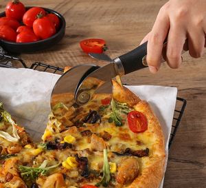 Espátula Cortadora de Pizza de Acero Inoxidable con Rueda y Mango, Juego de Dos Piezas, Antideslizante, Herramienta de Cocina Sostenible - Product Image 5