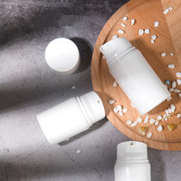 Bouteille de cosmétique en plastique, 30ml 50ml 80ml 100ml 120ml 150ml en porcelaine blanche sans air avec pompe à lotion