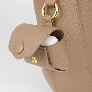 Housse de protection en cuir de vachette souple avec clip porte-clés pour Air Pods Pro 1ère génération (2019) / 2ème génération (<span class=keywords><strong>2022</strong></span>) / 3 Hommes Femmes - Product Image 2