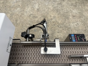 Machine de scellage automatique électrique continue pour film d'aluminium, pour l'emballage des bouteilles et des canettes, facile à utiliser - Product Image 4