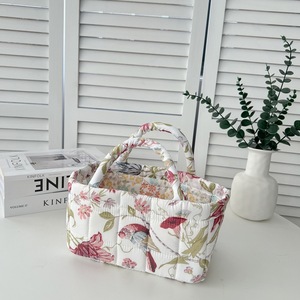 Borse Portaoggetti Boho in Tessuto con Grandi Motivi Floreali, Pieghevoli e Trapuntate, Vendita all'Ingrosso - Product Image 5