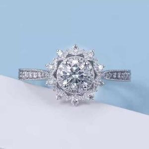Anillo de Diamante Moissanita de Plata de Ley 925 con Corte Brillante para Compromiso, Boda y Ocasiones Especiales - Product Image 5
