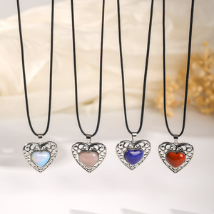 Collana con Ciondolo a Cuore Traforato in Cristallo Naturale di Quarzo Rosa, Catena a Corda alla Moda - Product Image 1