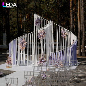 LEDA Rideau de scène moderne en métal pour mariage, draperie blanche à franges fluides pour la décoration de scène - Product Image 1