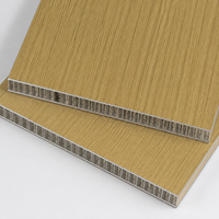 Panneau en aluminium alvéolé à grain de bois brun doré, écologique et personnalisé, résistant au feu, garantie 5 ans pour l'intérieur