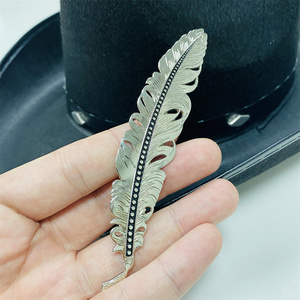 Custom Logo Verzilverde Decoratieve Gegraveerde Veer Voor Cowboyhoeden Gemaakt Hoed Veer Metalen Badge Hoed Spelden - Product Image 2