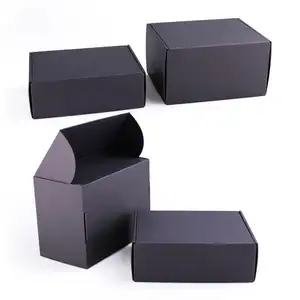 Caja de papel kraft corrugado negro personalizada, lámina dorada, impresión en relieve y desaparición, manejo de caja de correo de cartón mate