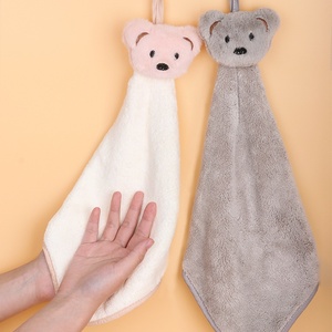 Toalla de Mano Personalizable <span class=keywords><strong>JENNIFER</strong></span> en Stock al por Mayor con Diseño de Oso de Dibujos Animados, Borde Bordado y Colgador, de Vellón Coral - Product Image 3