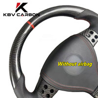 Modification du volant sport Volkswagen Passat B6 avec design personnalisé en fibre de carbone et LED