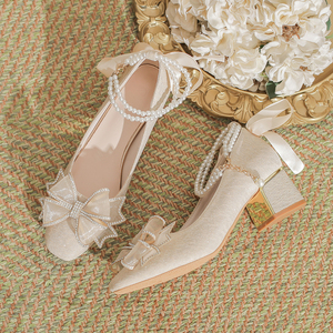 حذاء نسائي أنيق بيج اللون بنسيج محبب وكعب سميك 5 سم مريح مع تزيين باللؤلؤ والأحجار الكريمة وحزام كاحل متعدد الجدائل وحواف ذهبية - Product Image 3