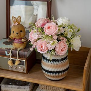 Bouquet de roses artificielles Mianyun, rose et blanc, décoration de mariage, décoration de la maison, fleurs en tissu léger tissé - Product Image 1
