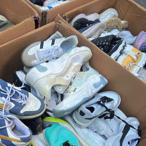 <span class=keywords><strong>Scarpe</strong></span> da <span class=keywords><strong>Donna</strong></span> <span class=keywords><strong>di</strong></span> Marca Usate all'Ingrosso, Sneakers <span class=keywords><strong>di</strong></span> Seconda Mano alla Moda per Signore, Qualità <span class=keywords><strong>di</strong></span> Grado A - Product Image 1