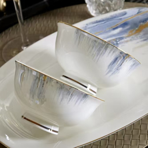 Grosir keramik 4 potong <span class=keywords><strong>set</strong></span> piring makan siang, <span class=keywords><strong>set</strong></span> peralatan makan porselen berbingkai emas Nordik gaya sederhana - Product Image 6