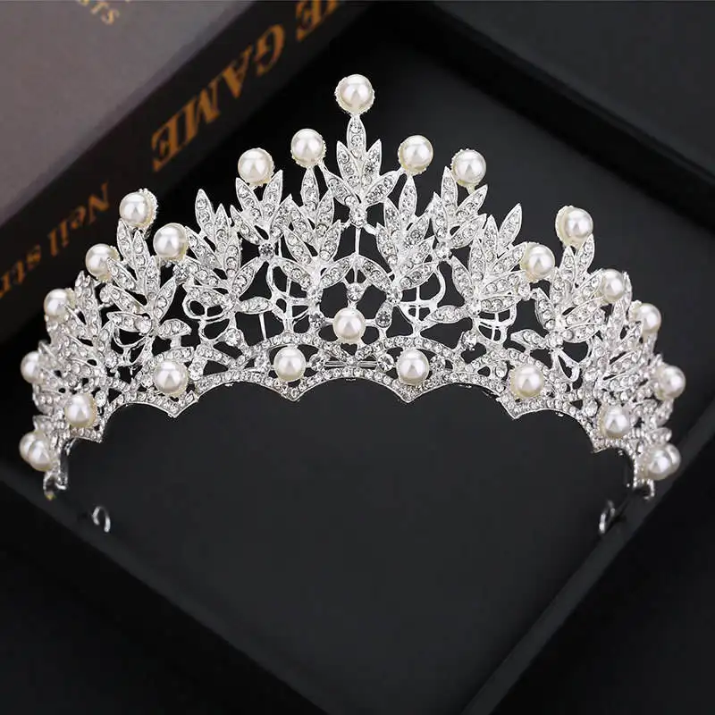 Korean New Pearl Accessoires Cheveux Femmes Luxury Diamond Wedding Crown Tiaras Wholesale Simple Rhinestone Alloy White Crowns
