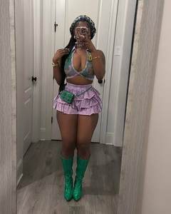 Новое поступление, привлекательный укороченный топ, комплект из 2 предметов, повседневные шорты выше колена с узором, готовые к отправке - Product Image 2