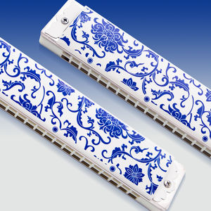 Armónica Polifónica de 24 Orificios Kongsheng Azul y Blanca en Clave de C, Profesional para Adultos, Duradera y Ecológica 2410PS - Product Image 3