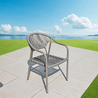 Ensemble de table et chaises de salle à manger d'extérieur moderne, structure en aluminium, résistant aux intempéries, coussins en bois disponibles pour les hôtels, les jardins, les écoles