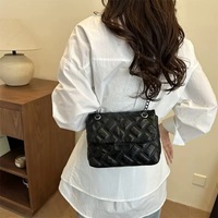 Sac en cuir PU pour femme, sac à main personnalisé de haute qualité avec logo, sacs à rabat avec chaîne, sacs bandoulière pour femme très vendus