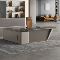 Bureau de direction de luxe avec coins arrondis, table de PDG en bois, bureau de patron moderne pour un espace de travail ergonomique et sécurisé pour les managers