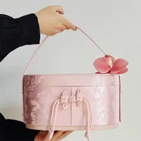 Caja de Regalo de Papel Floral Jacquard Rosa, Forma Ovalada con Asa Larga, Cierre con Botón Chino, Cartón Rígido para Set de Regalo de Boda
