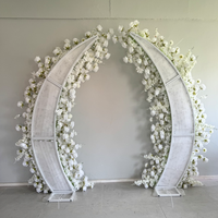 Arche en forme de corne de fleurs artificielles blanches personnalisées avec verdure, arche florale de 6 pieds pour mariage, événement, fête, scène, décoration de fond
