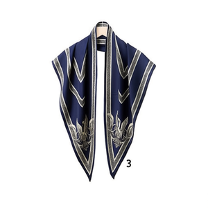 Sciarpa triangolare Ink 135x60 cm Accessorio moda in poliestere per donna Design geometrico Multifunzionale per tutte le stagioni - Product Image 1