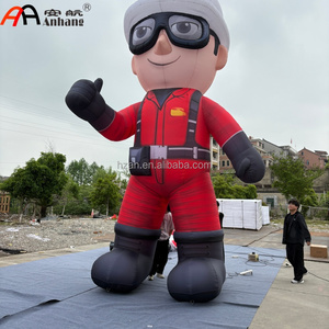 Gigante Gonfiabile Personalizzato a Tema Operatore Petrolifero per Pubblicità Esterna, Esposizioni e Promozioni in Centri Commerciali - Product Image 6