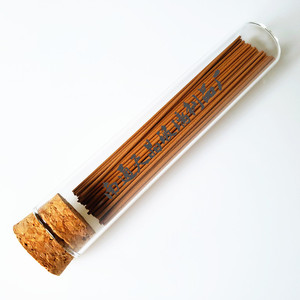 Tube d'encens transparent Tianjing 20g version courte avec bouchon en bois, bâtonnets d'encens en bois de santal et bois d'agar pour l'aromathérapie - Product Image 3