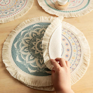 Mantel individual nórdico redondo de algodón y poliéster, aislante del calor, estilo americano, con borlas, para sala de estar y comedor. - Product Image 1