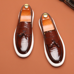 Chaussures habillées en cuir de haute qualité pour hommes, idéales pour les mariages et les soirées, fabriquées par des fabricants de luxe en métal. - Product Image 4