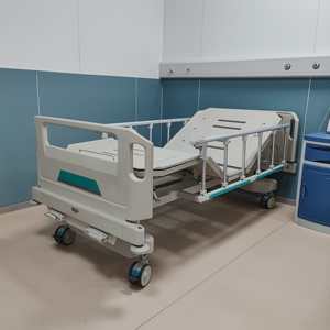 Cama Hospitalar com Painel de Aço e Freios Independentes de Quatro Pés, Mobiliário para Cuidados Domiciliares, Controle Central de Seis Marchas com Guarda-Corpos e Freios Laterais CE - Product Image 3