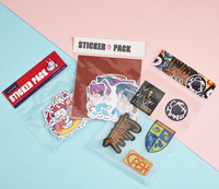 Özel kendinden yapışkanlı UV su geçirmez promosyon kullanımı için OPP torba içinde logo çıkartması paketleri paketi çıkartmalar kalıp kesim PVC vinil çıkartmalar