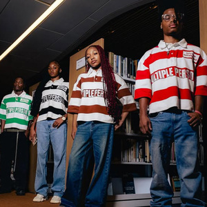 T-shirt Polo Oversize in Morbido Cotone con Patch Ricamata 3D Personalizzata <span class=keywords><strong>a</strong></span> <span class=keywords><strong>Righe</strong></span> Bianche <span class=keywords><strong>e</strong></span> Nere, Vestibilità Ampia <span class=keywords><strong>e</strong></span> Spalle Cadenti - Product Image 4