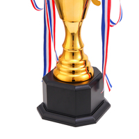 Grand trophée mince à deux oreilles pour la compétition de football Champion Awards Gift Quality Custom Brand Glossy Metal Trophy Cups