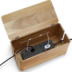 Caja organizadora de madera para regletas de enchufes para uso doméstico, que incluye almacenamiento para cables de alimentación, regletas, cables de datos y enchufes. - Product Image 3