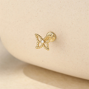 Boucle d'oreille à dos plat en argent sterling 925 plaqué or 18 carats, avec perle, papillon, zircon et nœud, pièce unique - Product Image 3