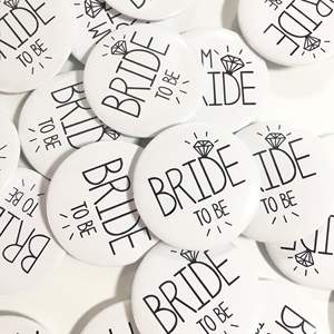 Ensemble de badges pour l'équipe de <span class=keywords><strong>la</strong></span> mariée, écharpe de future mariée avec épingle pour <span class=keywords><strong>la</strong></span> fête prénuptiale, soirées entre filles, décorations et fournitures - Product Image 4