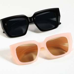 Nouvelles Lunettes de Soleil Carrées Surdimensionnées Œil de Chat Léopard Noir Vintage Tendance 2022 Protection UV400 pour Femme - Product Image 3