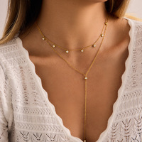 Collier superposé tendance plaqué or 18 carats avec zircon blanc rond, chaîne O, design géométrique, sertissage clos, multi-couches pour tenue décontractée
