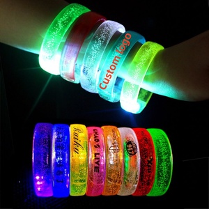 กำไลข้อมือ LED โลโก้แบบกำหนดเอง กำไลไฟ LED กระพริบสำหรับงานปาร์ตี้ กำไลไฟ LED หลากสี - Product Image 1