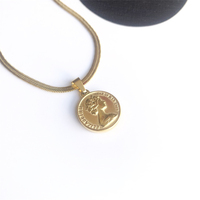 9 modèles d'acier inoxydable plaqué or 18K reine pièce croix pendentif vénus femmes colliers pour cadeau