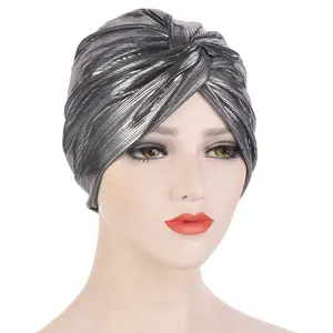 Turbante metálico brillante para mujer, accesorios de cabeza cerrada con volantes, gorro de quimio, moda moderna