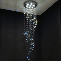 Lustre suspendu décoratif moderne en cristal coloré en forme de papillon pour escalier de villa, escalier d'hôtel, plafond en spirale, long escalier