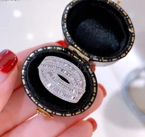 18K золото белый цвет губ Форма багет камень браслет изысканный дизайн кольцо с бриллиантом