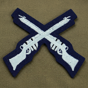 ROYAL BADGE Personalizable Bordado a mano Coser Pin Insignia de nombre Diseño 3D Bolsas Tela/Fieltro/Latón Logotipo personalizado Esmalte Technics - Product Image 2