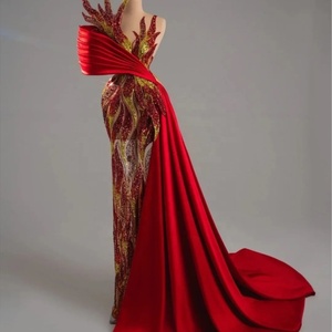 Abito da Sposa Personalizzato Plus Size <span class=keywords><strong>Rosso</strong></span> Stile Sirena per un Look Chic - Product Image 1