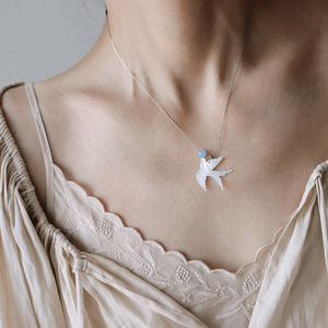 Fashion Colorful Natural Stone Beads Stainless Steel Gold Plated Chain Shell <strong>Swallow</strong> Dove Bird Shaped Pendant <strong>Necklace</strong> for Women - Product Image 3