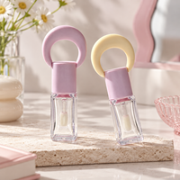 Tube carré transparent pour huile à lèvres avec logo personnalisé, 5,5 ml, capuchon à anneau large, pinceau souple pour blush liquide, emballage pour gloss à lèvres